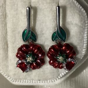 🌺Silver Enamel Flower Latch snap earrings.